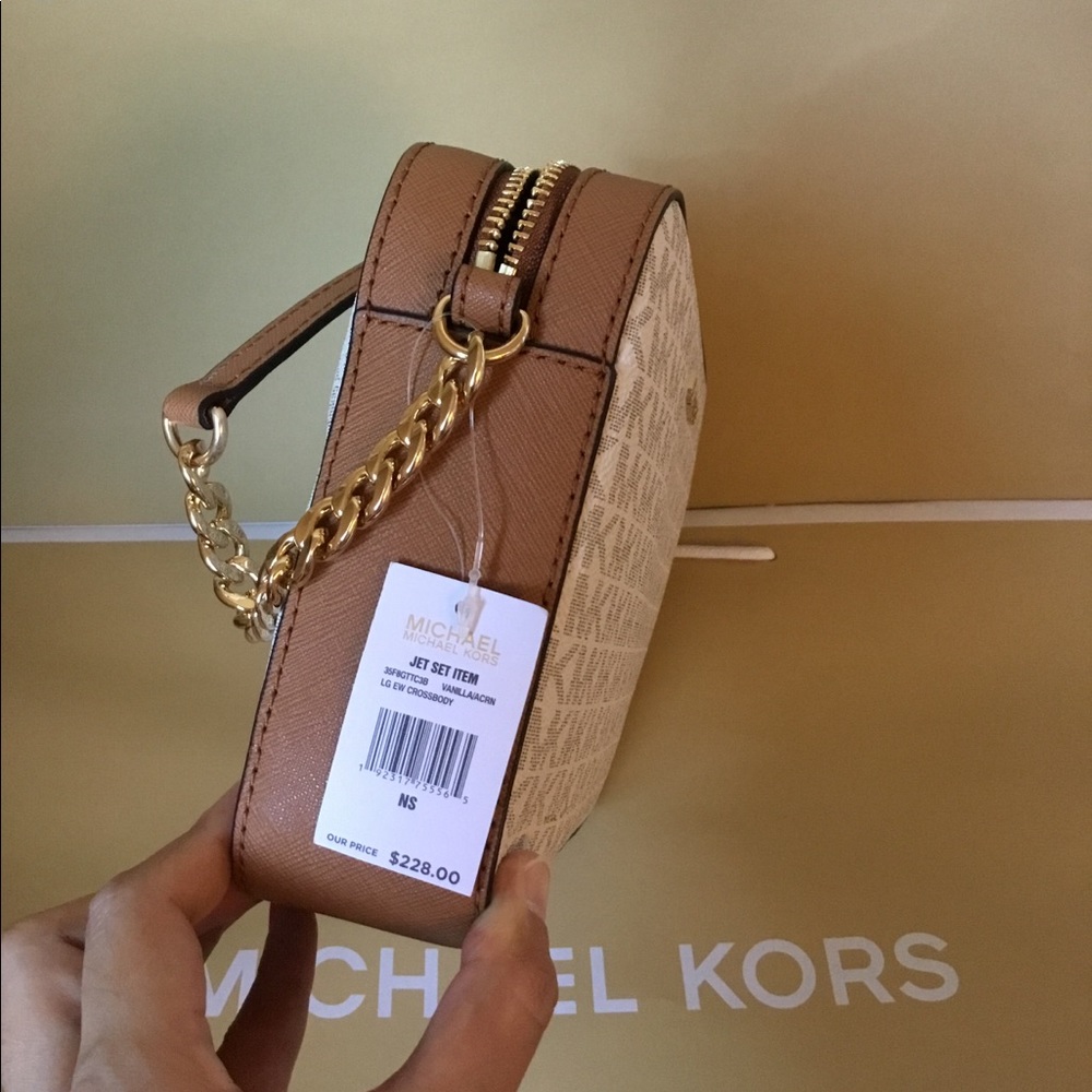 🌿Michael Kors Large Crossbody Shoulder Bag NWT. - Picture 2 of 8